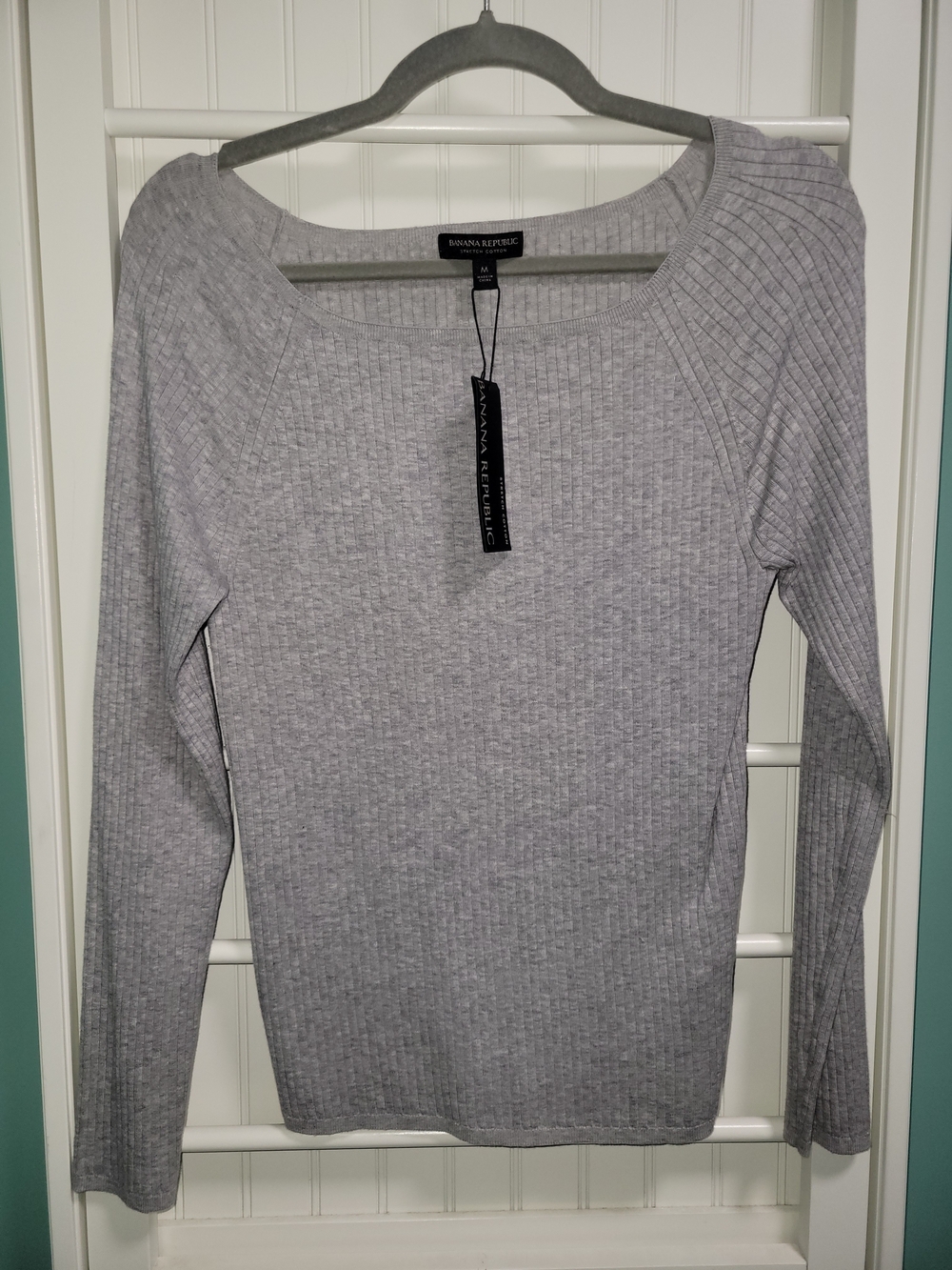 Banana Republic Light Gray Ribbed Scoop-Neck Long Sleeve Top NWT Medium